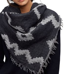 Wilfred by Aritzia Black Diamond Blanket Scarf